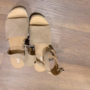 Soda Topic platform wedges